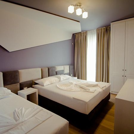 Hotel Lubjana Durrës Exteriör bild